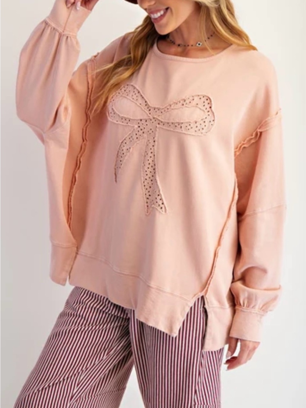 Easel Pale Peach oversized Bow Appliqué Sweatshirt